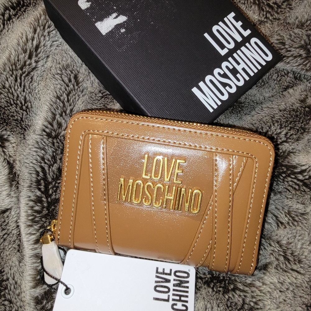 Nwt new Moschimo wallet logo